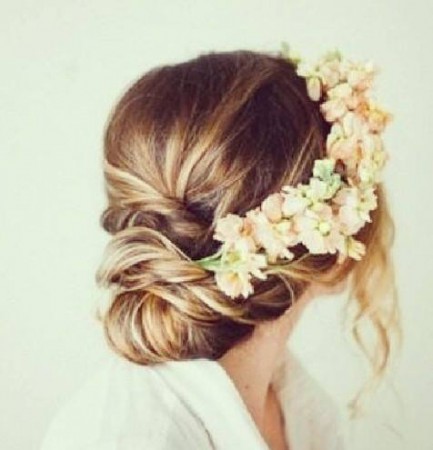 Un Chignon retourné avec des Fleurs
